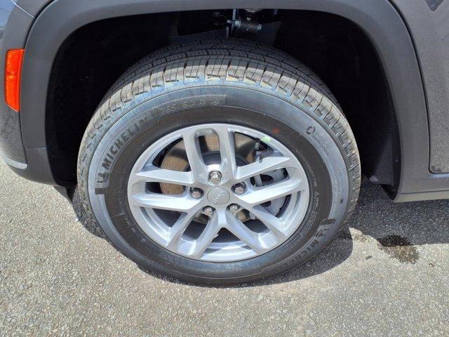Photo of 2025 Metallic Jeep Grand Cherokee L