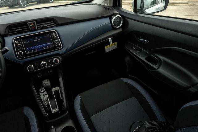 Photo of 2025 Brilliant Silver Metallic Nissan Versa