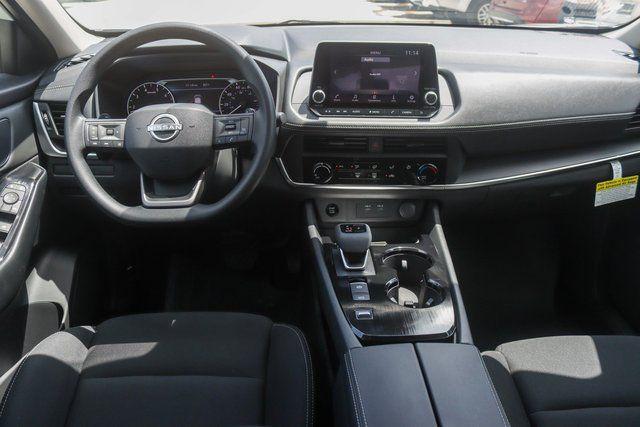 Photo of 2025 Glacier White Nissan Rogue