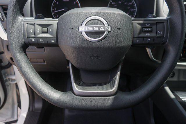Photo of 2025 Glacier White Nissan Rogue