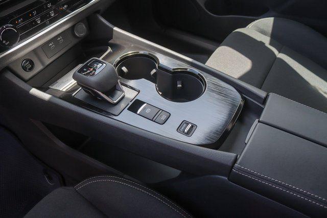 Photo of 2025 Glacier White Nissan Rogue