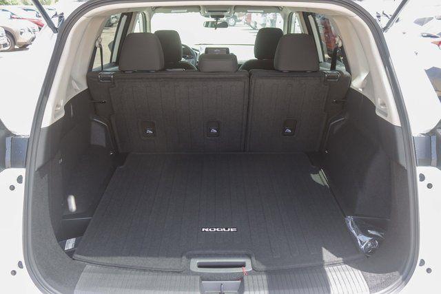 Photo of 2025 Glacier White Nissan Rogue