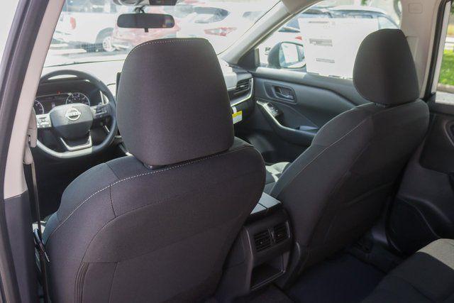 Photo of 2025 Glacier White Nissan Rogue