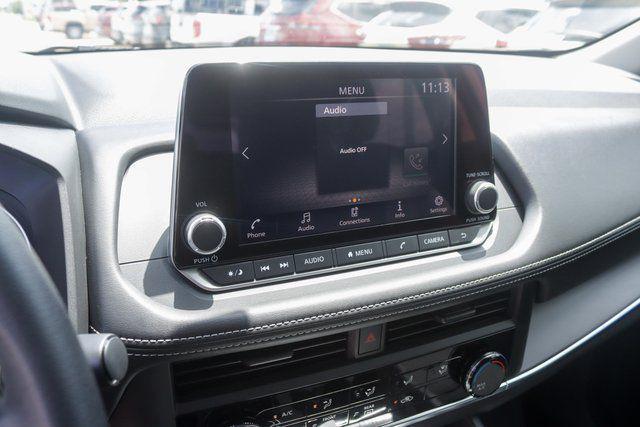 Photo of 2025 Glacier White Nissan Rogue