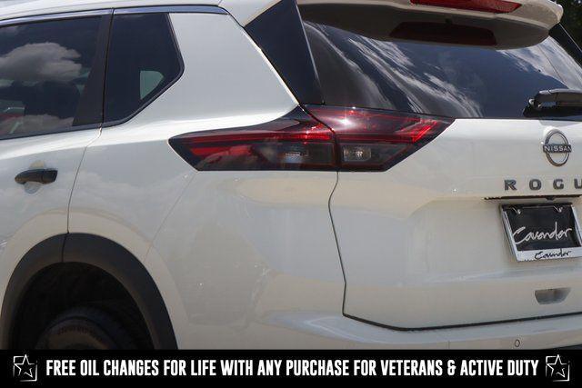 Photo of 2025 Glacier White Nissan Rogue