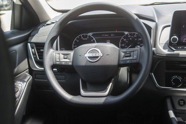 Photo of 2025 Glacier White Nissan Rogue