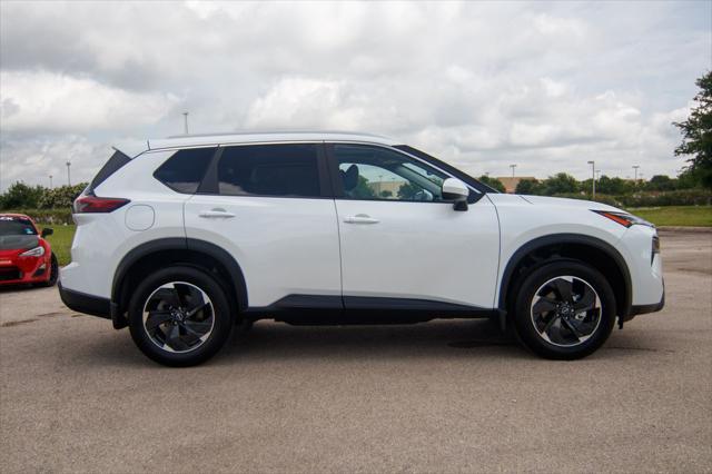 Photo of 2025 Everest White Pearl Nissan Rogue