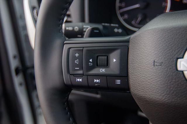 Photo of 2025 Everest White Pearl Nissan Rogue