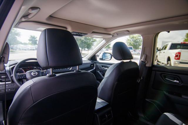 Photo of 2025 Everest White Pearl Nissan Rogue