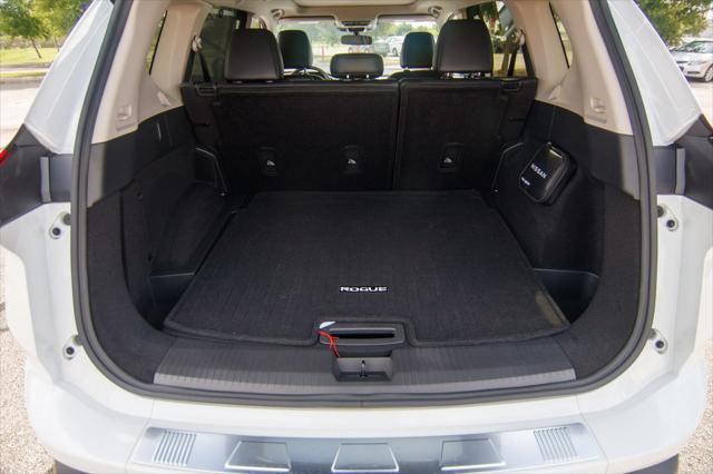 Photo of 2025 Everest White Pearl Nissan Rogue