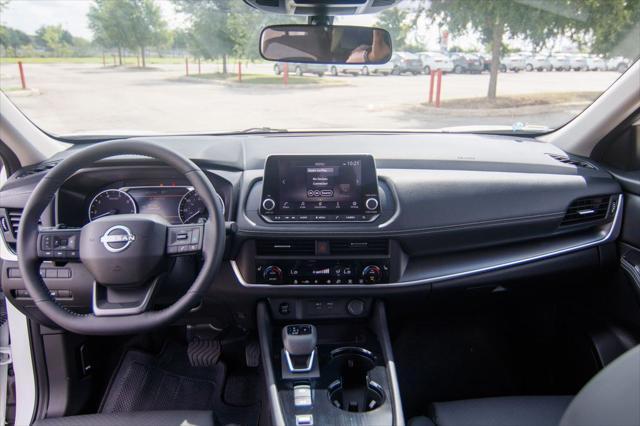 Photo of 2025 Everest White Pearl Nissan Rogue