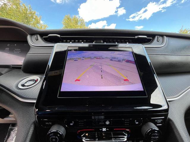 Photo of 2024 Silver Zynith Jeep Grand Cherokee L