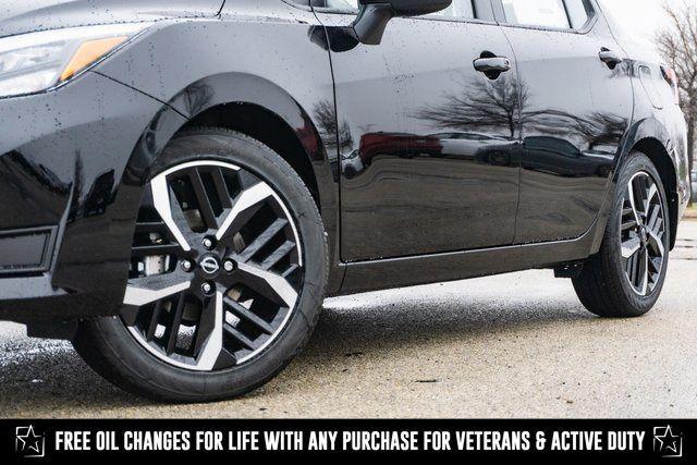 Photo of 2025 Super Black Metallic Nissan Versa