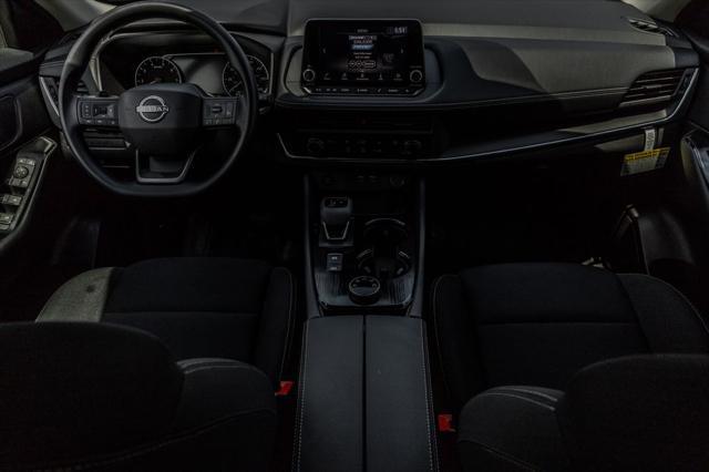 Photo of 2025 Everest White Pearl Nissan Rogue