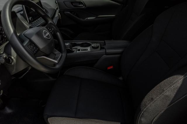 Photo of 2025 Everest White Pearl Nissan Rogue