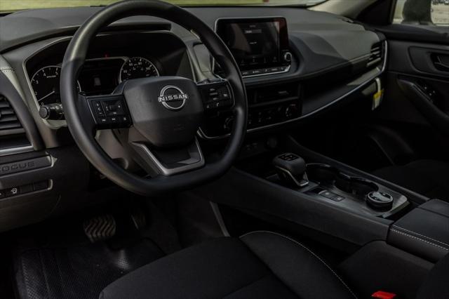 Photo of 2025 Everest White Pearl Nissan Rogue