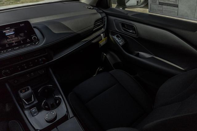 Photo of 2025 Everest White Pearl Nissan Rogue