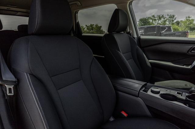 Photo of 2025 Everest White Pearl Nissan Rogue