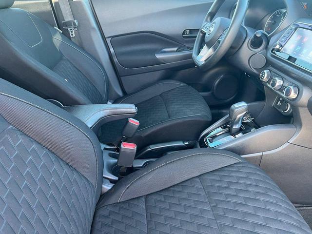 Photo of 2022 Gun Metallic Nissan Kicks