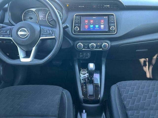 Photo of 2022 Gun Metallic Nissan Kicks