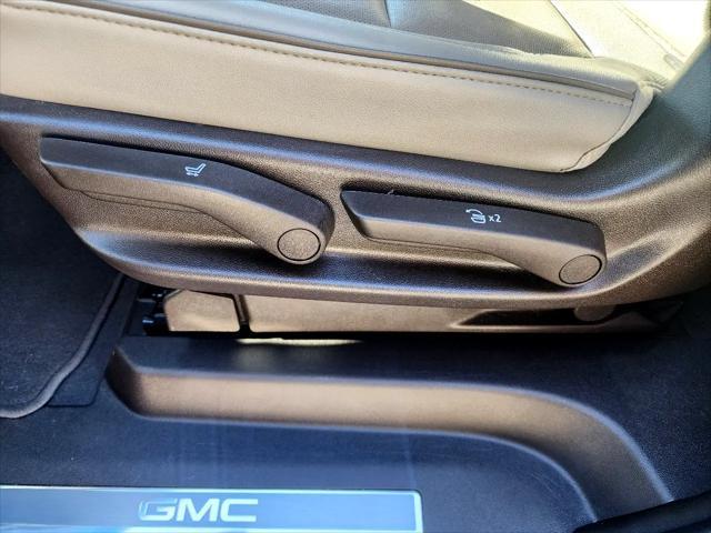 Photo of 2023 Blue GMC Yukon XL