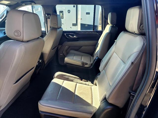 Photo of 2023 Blue GMC Yukon XL