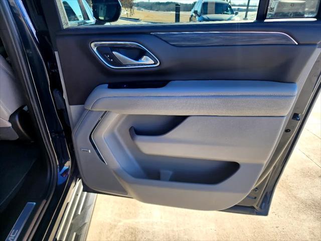 Photo of 2023 Blue GMC Yukon XL
