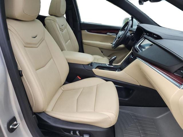 Photo of 2019 SILVER Cadillac XT5