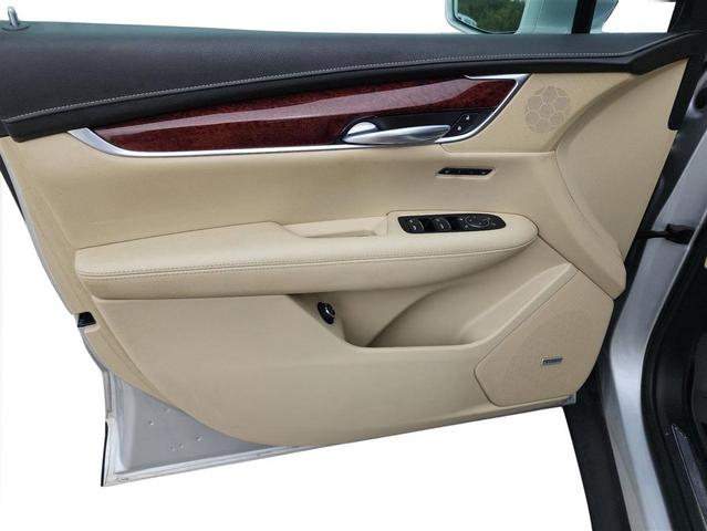 Photo of 2019 SILVER Cadillac XT5
