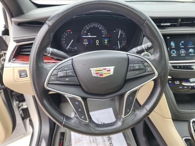 Photo of 2019 SILVER Cadillac XT5