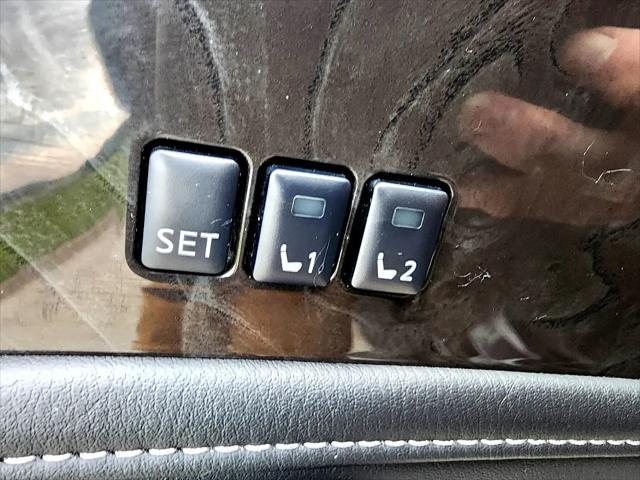 Photo of 2024 Gray INFINITI QX80