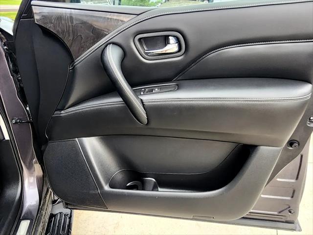 Photo of 2024 Gray INFINITI QX80