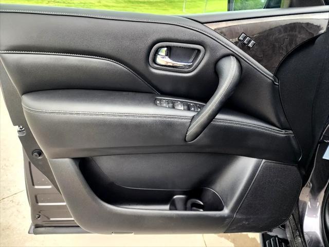 Photo of 2024 Gray INFINITI QX80