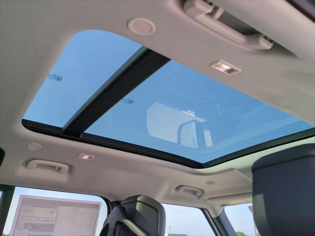Photo of 2025 Fuji White Land Rover Defender