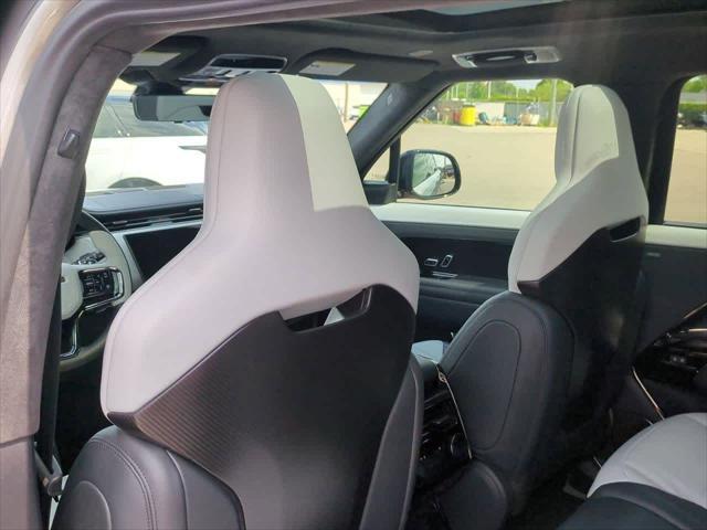 Photo of 2024 Flux Silver In Gloss Finish Land Rover Range Rover Sport