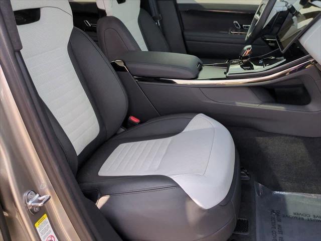 Photo of 2024 Flux Silver In Gloss Finish Land Rover Range Rover Sport