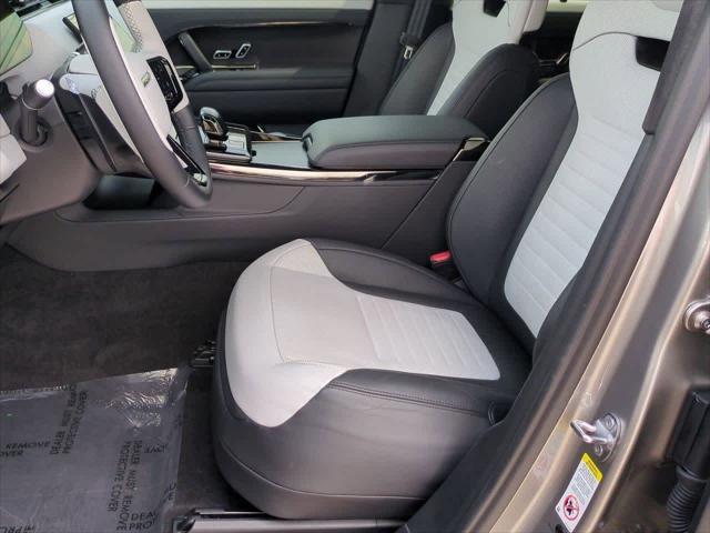 Photo of 2024 Flux Silver In Gloss Finish Land Rover Range Rover Sport