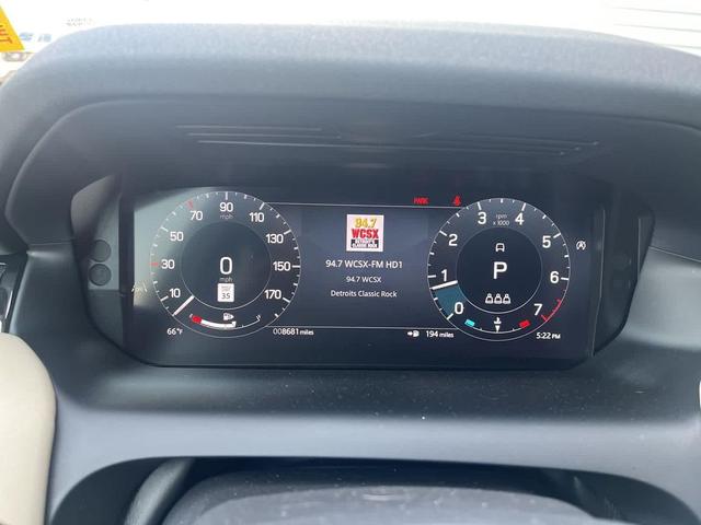 Photo of 2025 Fuji White Land Rover Discovery Sport