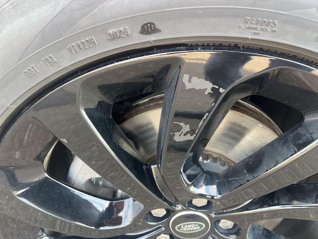 Photo of 2025 Fuji White Land Rover Discovery Sport