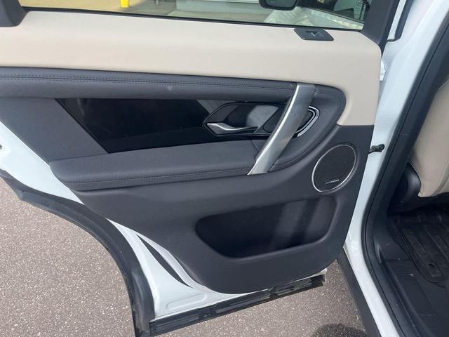Photo of 2025 Fuji White Land Rover Discovery Sport