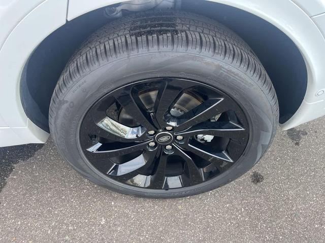 Photo of 2025 Fuji White Land Rover Discovery Sport