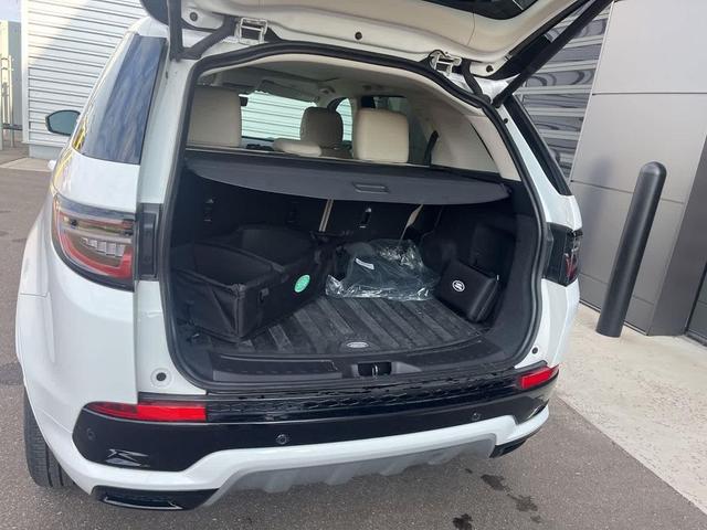 Photo of 2025 Fuji White Land Rover Discovery Sport