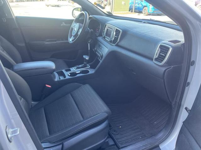 Photo of 2017 Sparkling Silver Kia Sportage