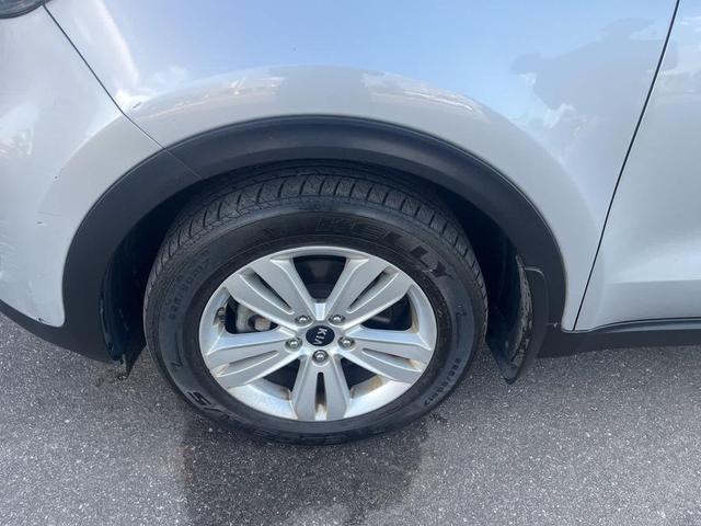Photo of 2017 Sparkling Silver Kia Sportage