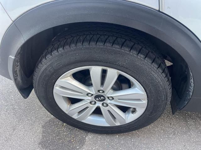 Photo of 2017 Sparkling Silver Kia Sportage