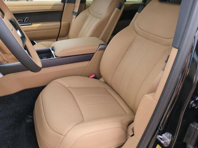 Photo of 2025 Santorini Black Land Rover Range Rover