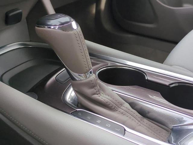 Photo of 2016 Summit White Chevrolet Malibu