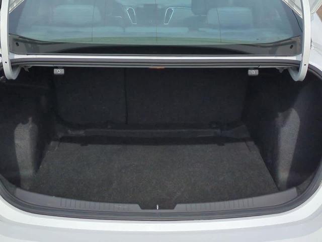 Photo of 2016 Summit White Chevrolet Malibu