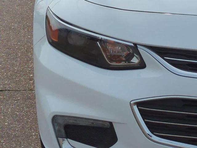 Photo of 2016 Summit White Chevrolet Malibu