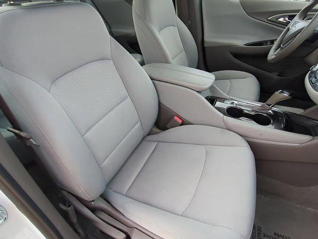 Photo of 2016 Summit White Chevrolet Malibu